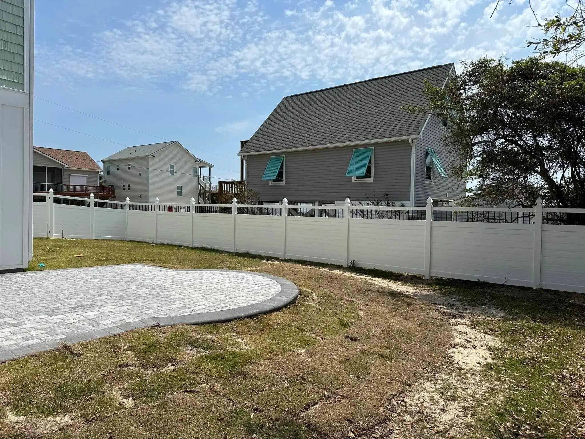 How-to-Clean-a-Vinyl-Fence How to Clean a Vinyl Fence